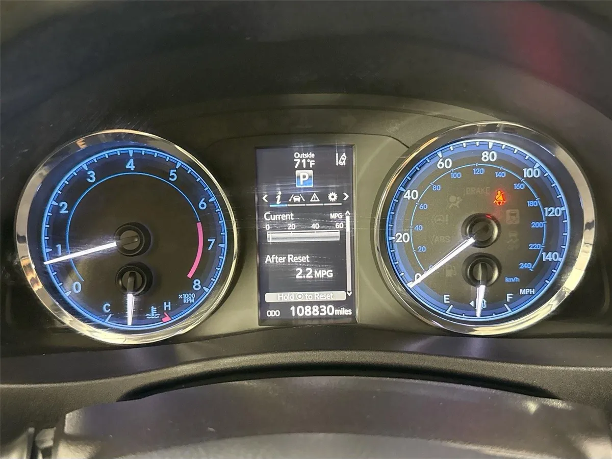 2017 Toyota Corolla SE thumbnail 18