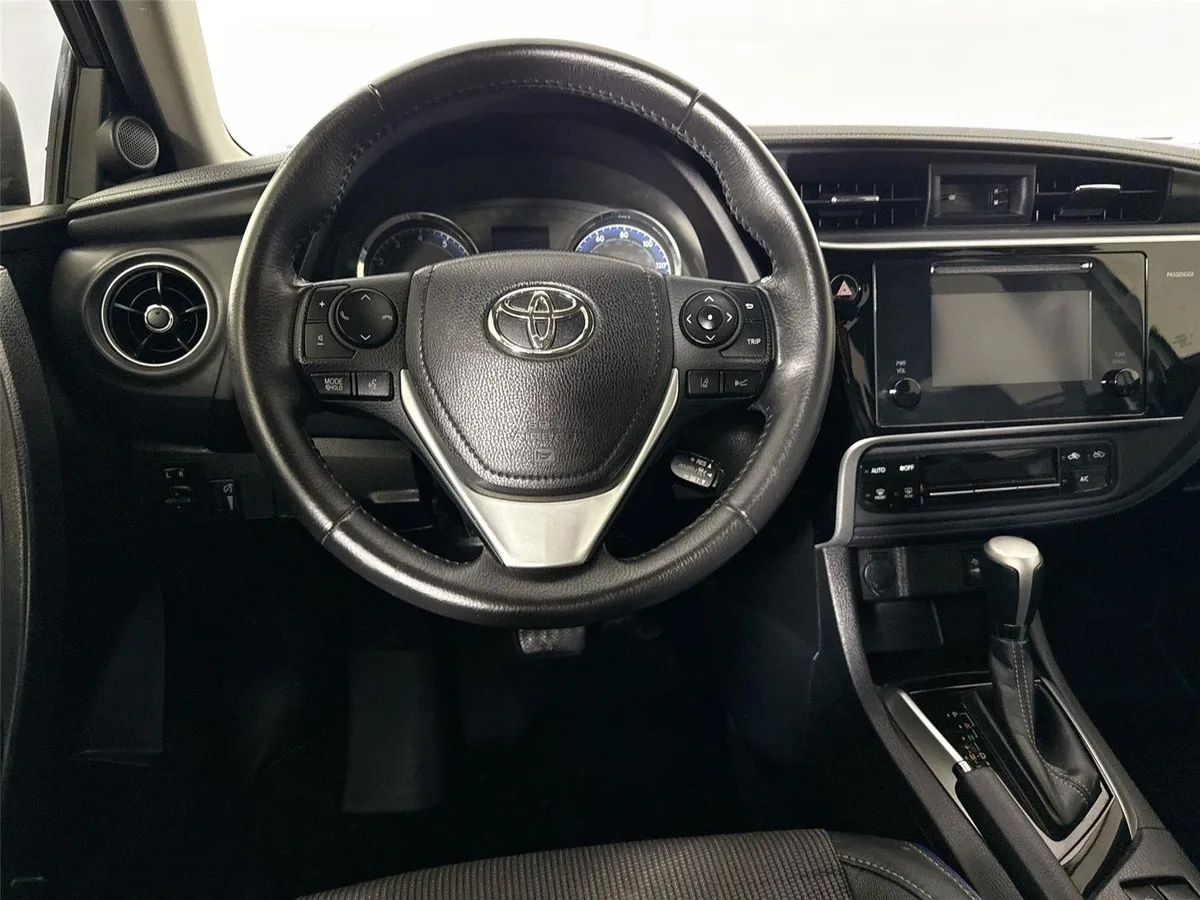 2017 Toyota Corolla SE thumbnail 27