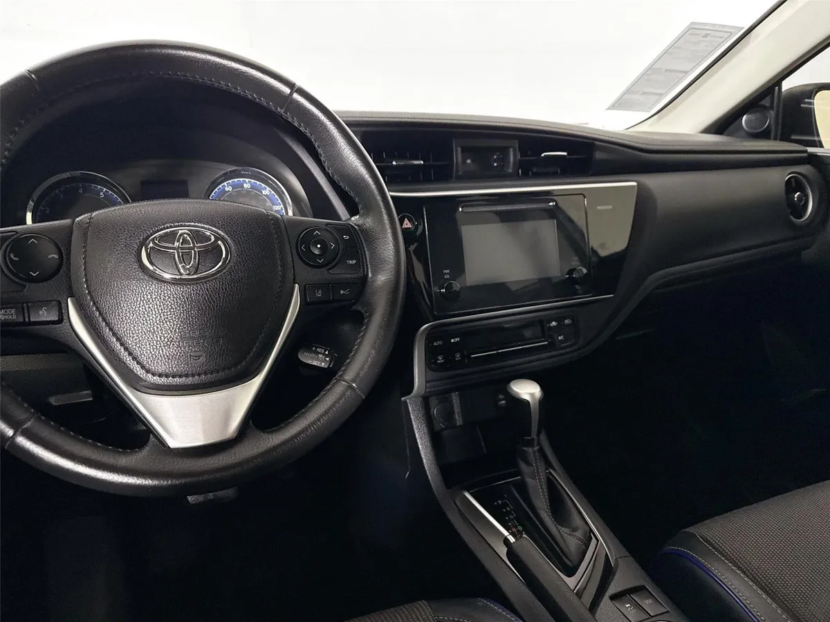 2017 Toyota Corolla SE thumbnail 28