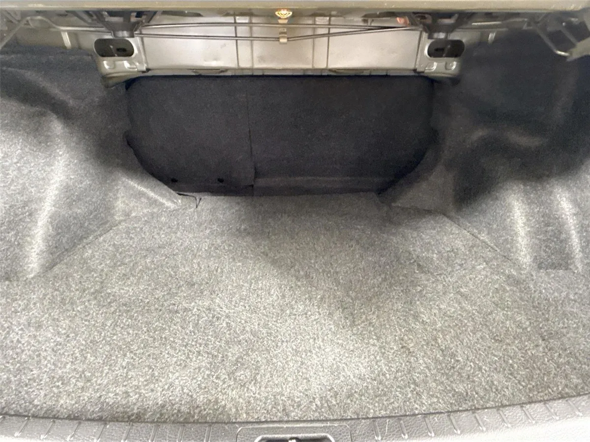 2017 Toyota Corolla SE thumbnail 31