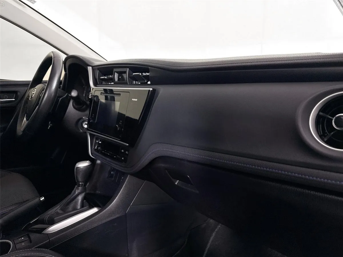 2017 Toyota Corolla SE thumbnail 35