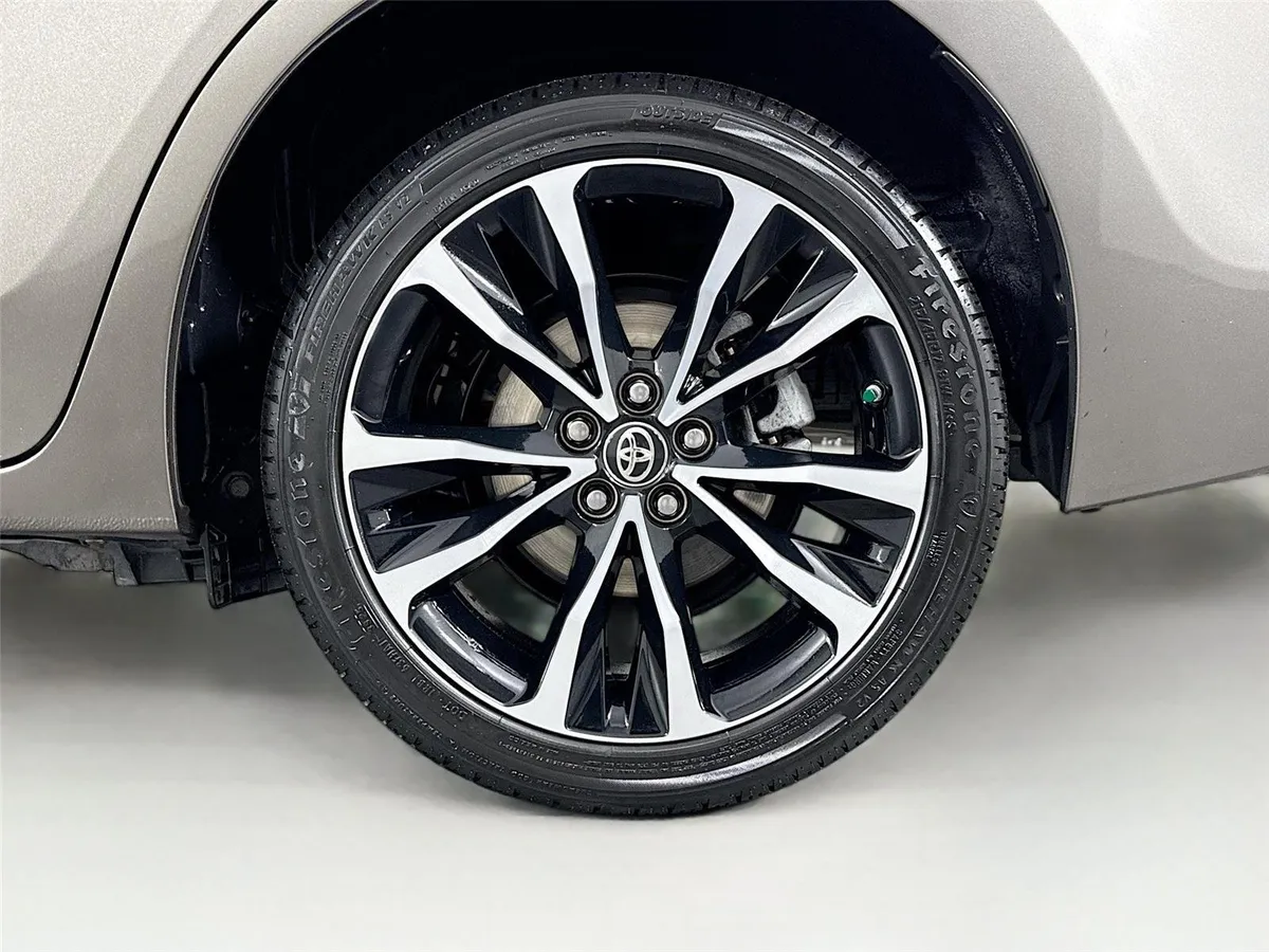 2017 Toyota Corolla SE thumbnail 37