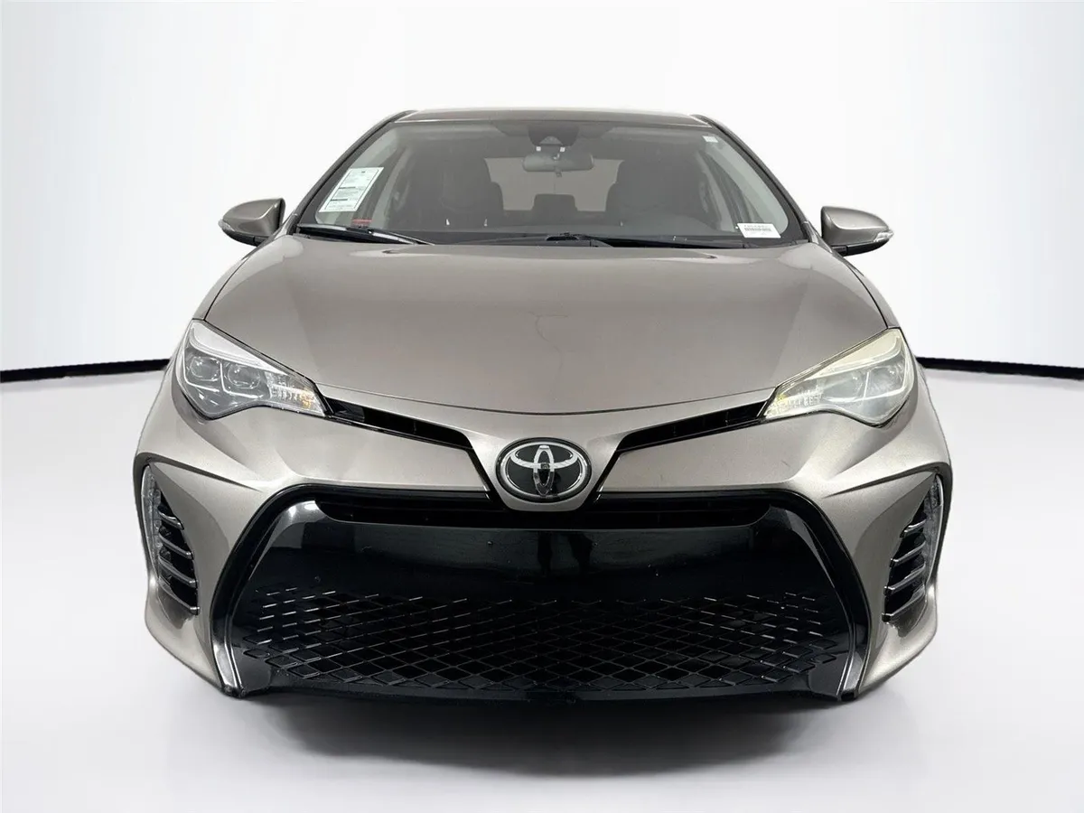 2017 Toyota Corolla SE thumbnail 7
