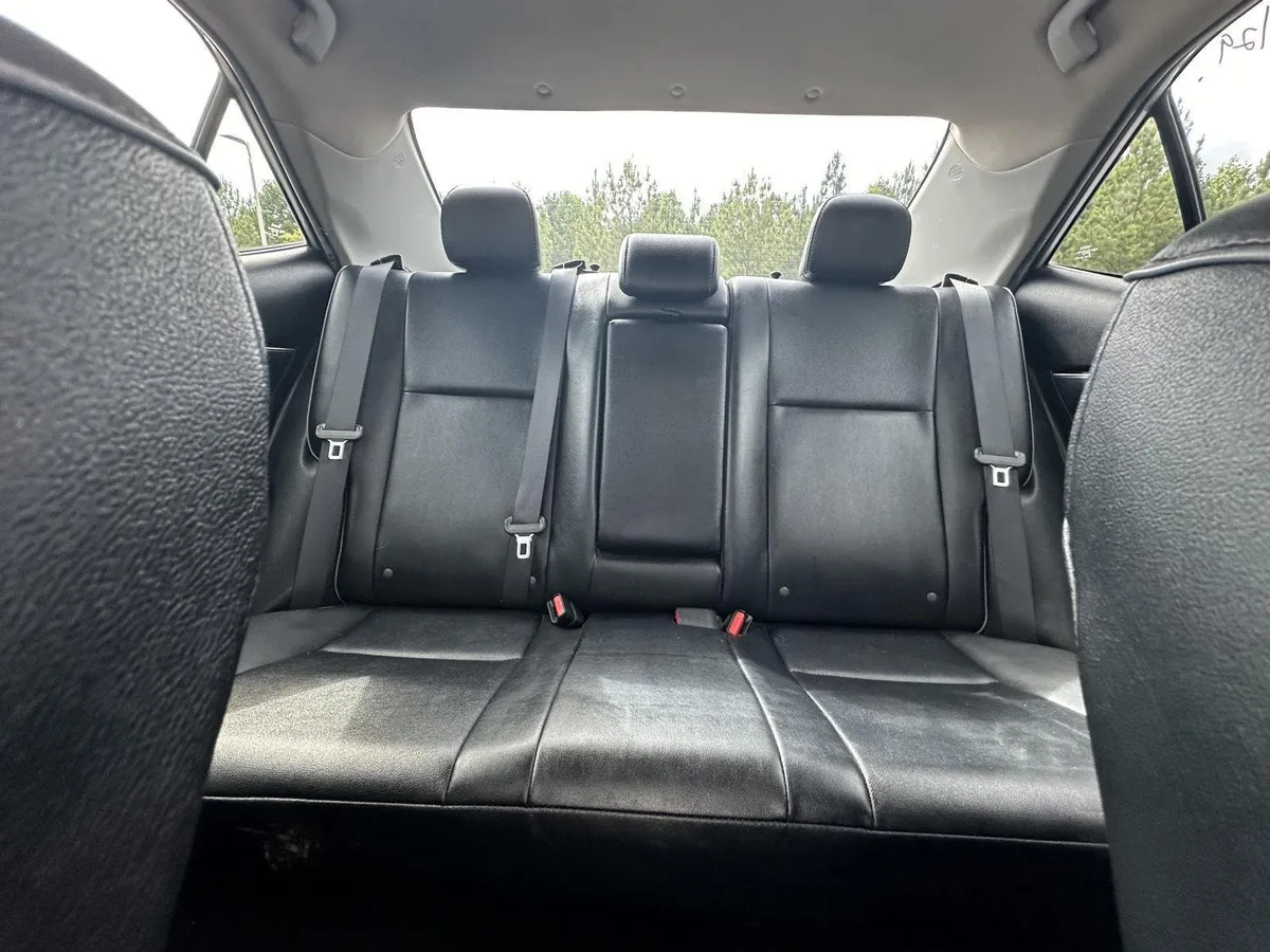 2017 Toyota Corolla XLE thumbnail 13