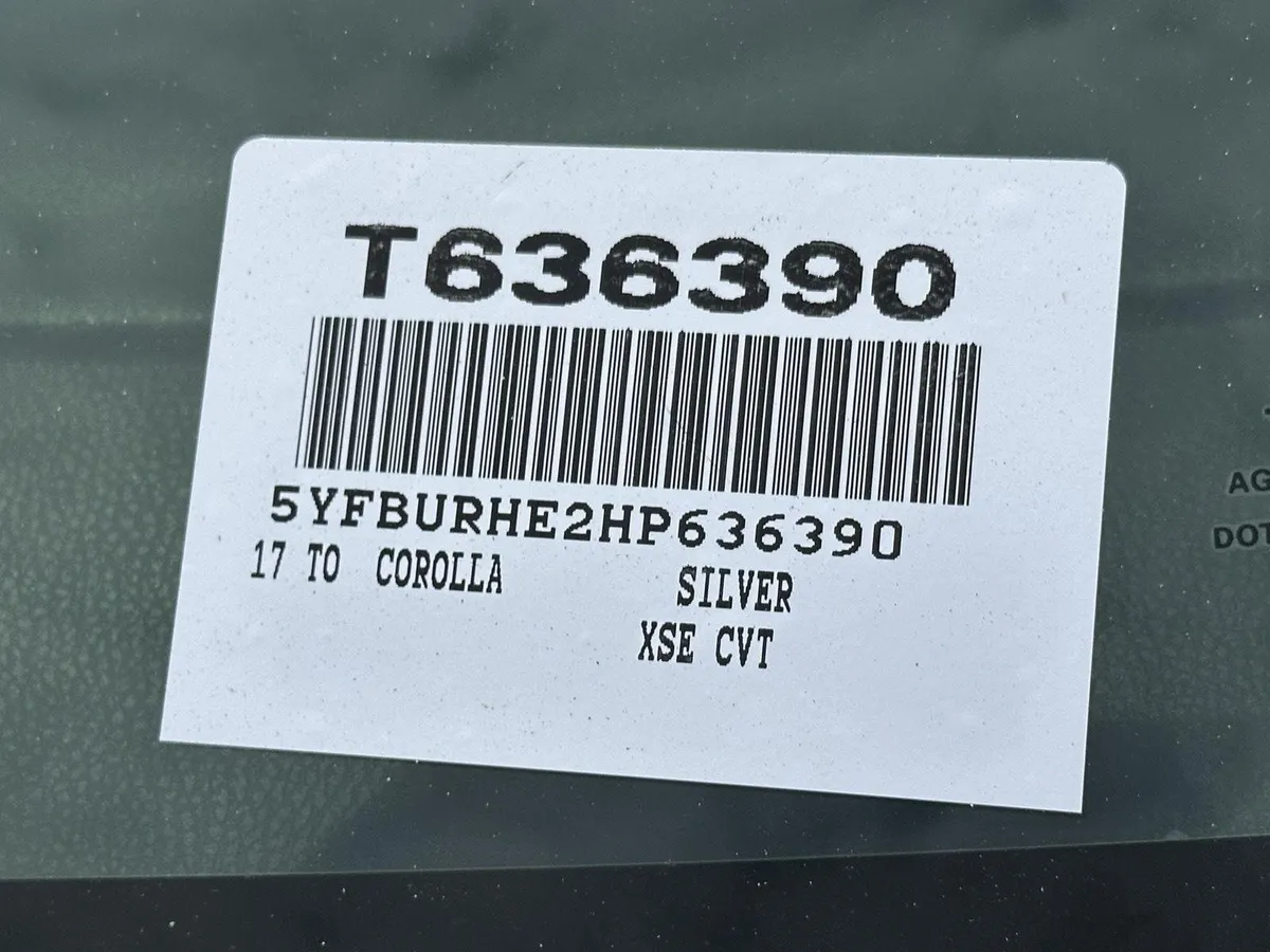 2017 Toyota Corolla XLE thumbnail 15