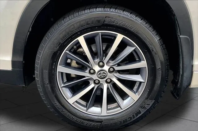 2017 Toyota HIGHLANDER thumbnail 11