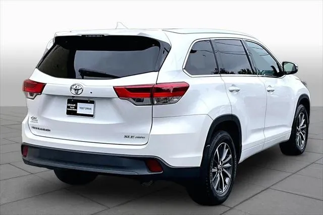 2017 Toyota HIGHLANDER thumbnail 13