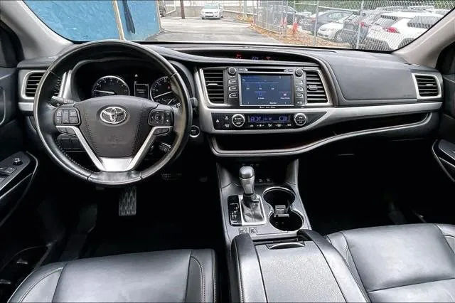 2017 Toyota HIGHLANDER thumbnail 16