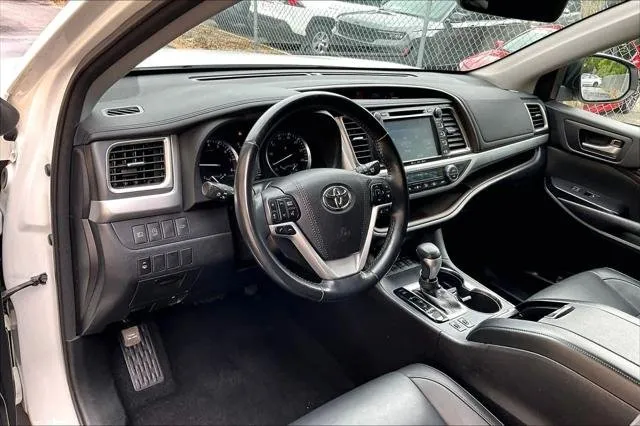 2017 Toyota HIGHLANDER thumbnail 18