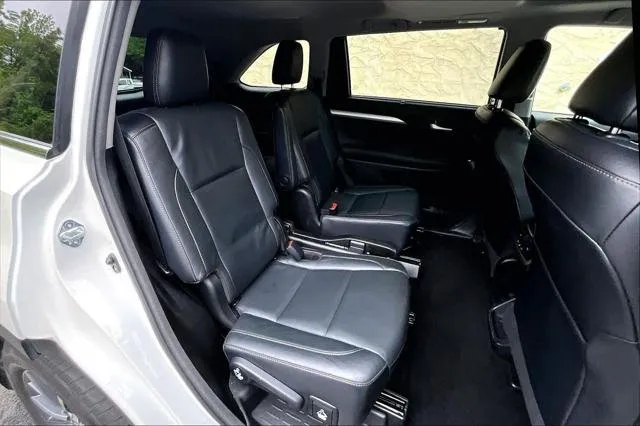 2017 Toyota HIGHLANDER thumbnail 20