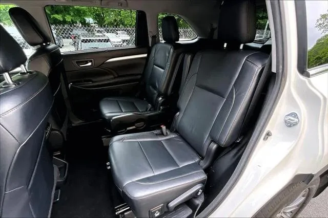 2017 Toyota HIGHLANDER thumbnail 21