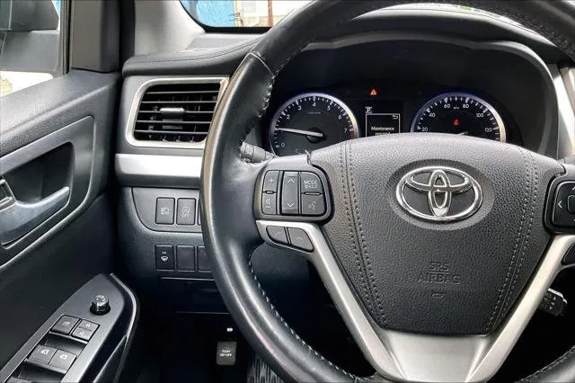 2017 Toyota HIGHLANDER thumbnail 24