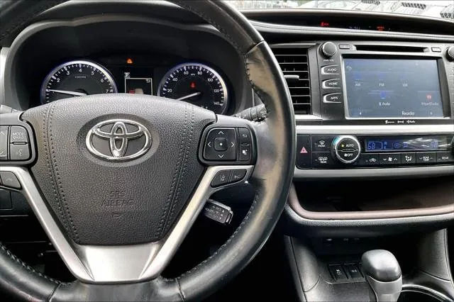 2017 Toyota HIGHLANDER thumbnail 25