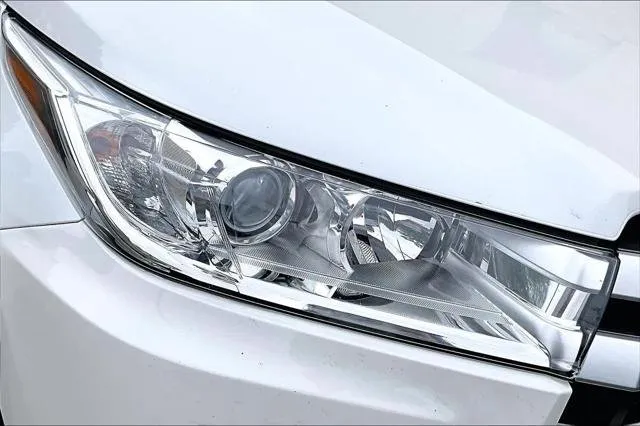 2017 Toyota HIGHLANDER thumbnail 27
