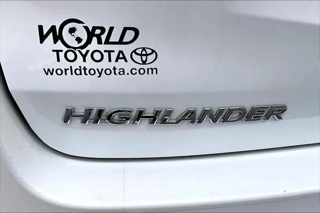 2017 Toyota HIGHLANDER thumbnail 30