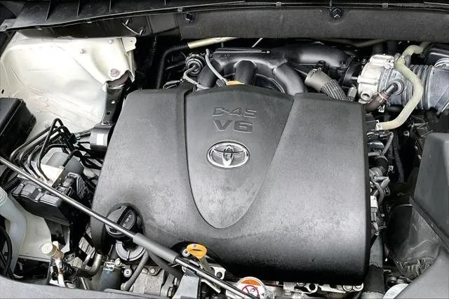 2017 Toyota HIGHLANDER thumbnail 32