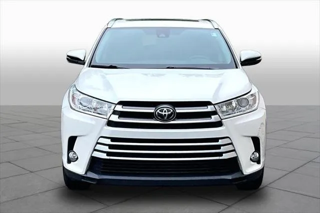 2017 Toyota HIGHLANDER thumbnail 4