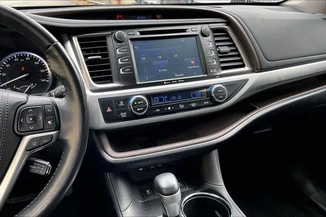 2017 Toyota HIGHLANDER thumbnail 7