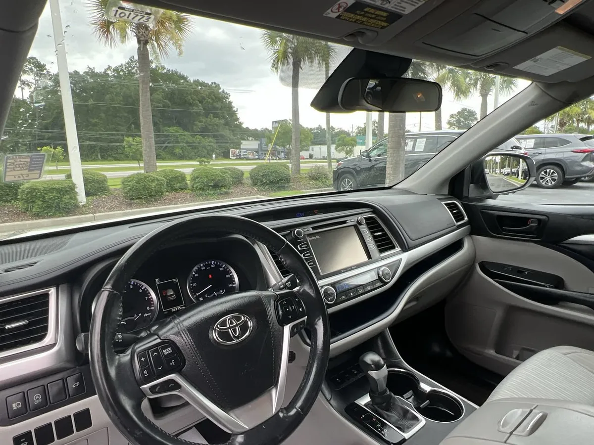 2017 Toyota Highlander LE Plus thumbnail 15