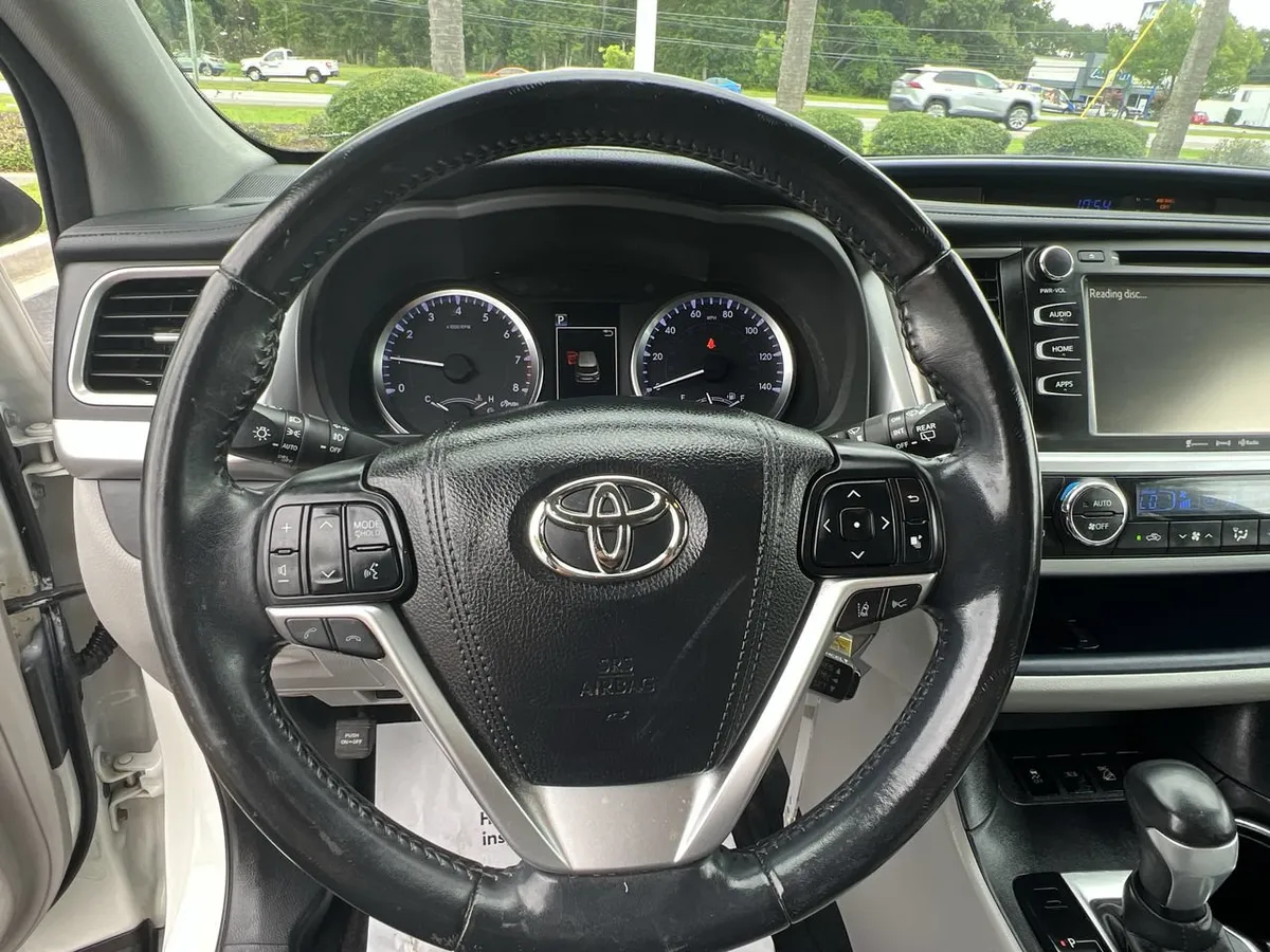 2017 Toyota Highlander LE Plus thumbnail 17