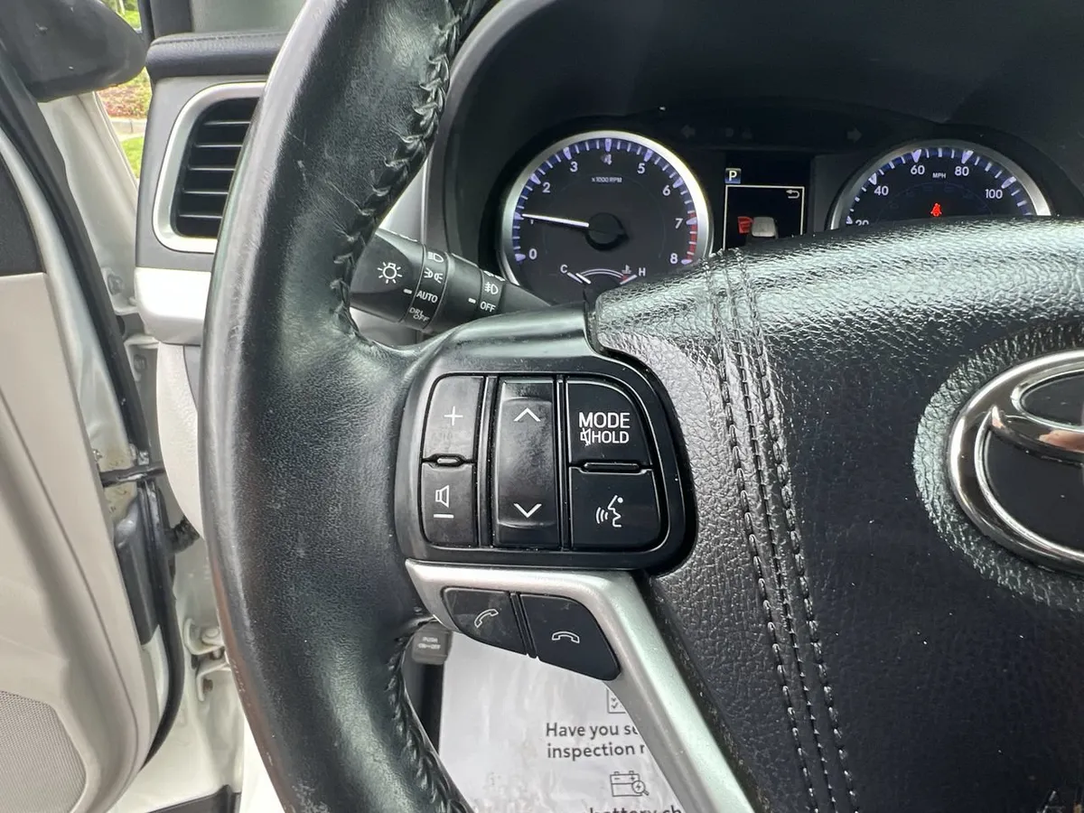 2017 Toyota Highlander LE Plus thumbnail 18