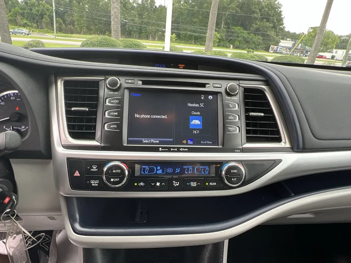 2017 Toyota Highlander LE Plus thumbnail 22