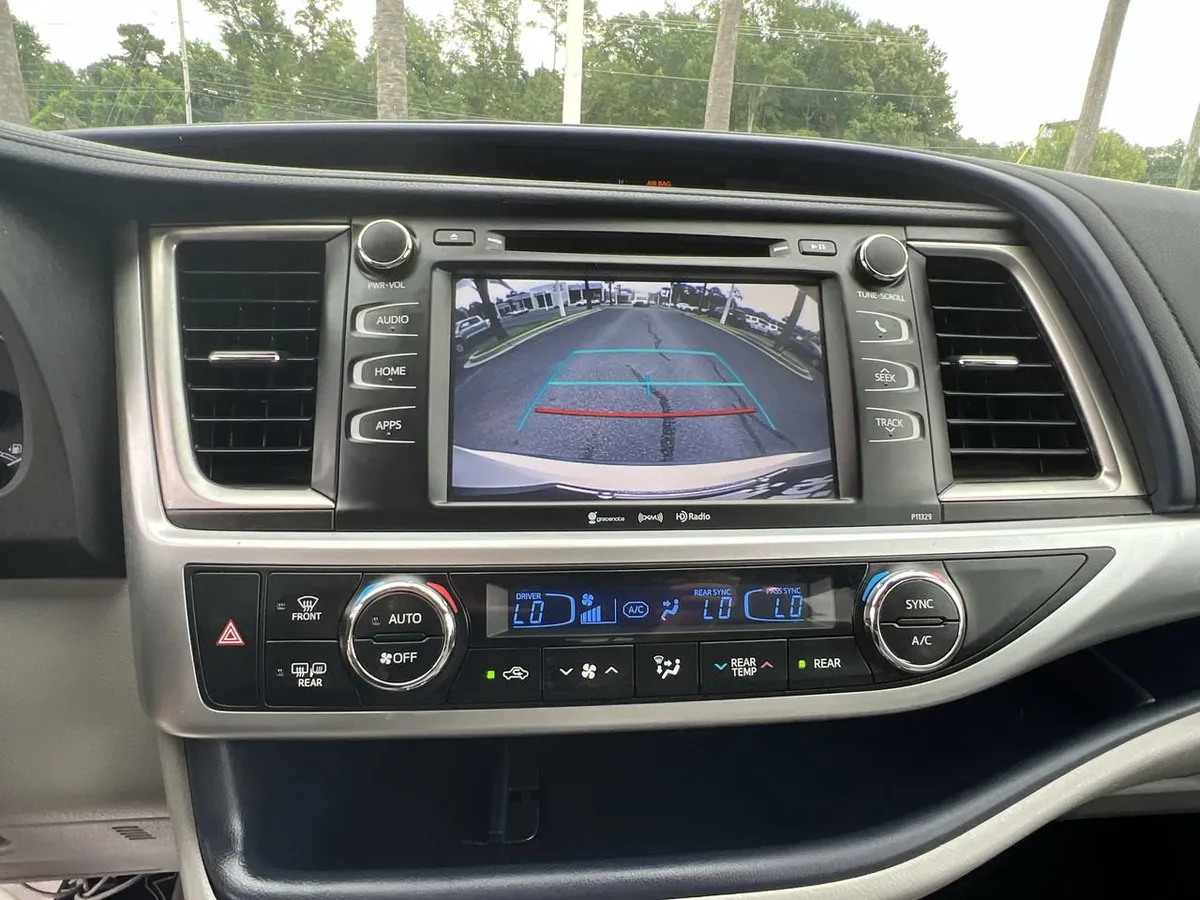 2017 Toyota Highlander LE Plus thumbnail 23