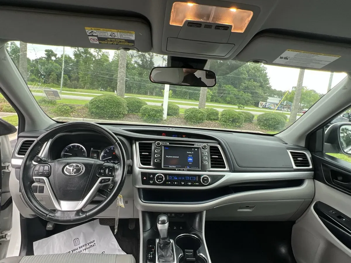 2017 Toyota Highlander LE Plus thumbnail 26