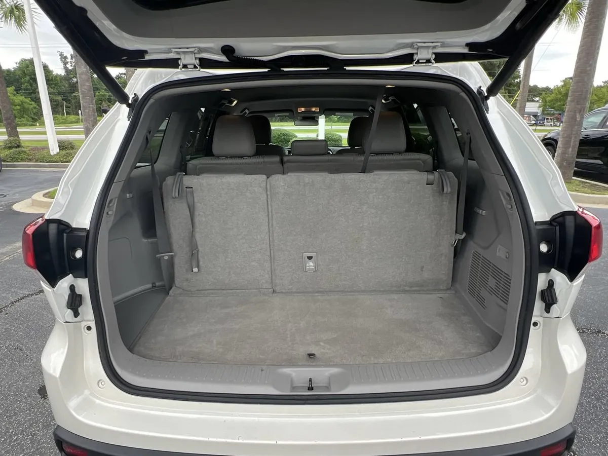 2017 Toyota Highlander LE Plus thumbnail 29