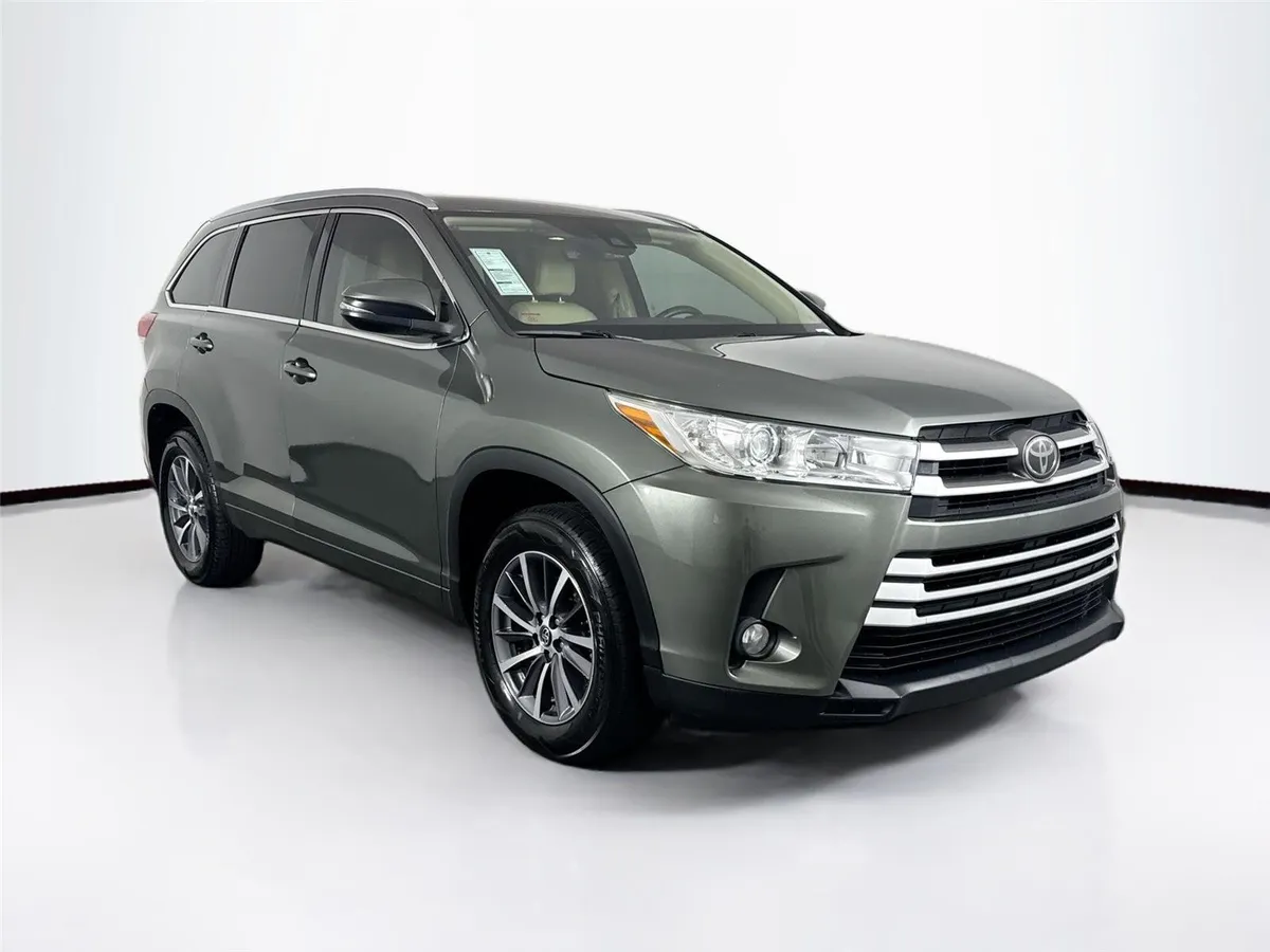 2017 Toyota Highlander XLE thumbnail 10