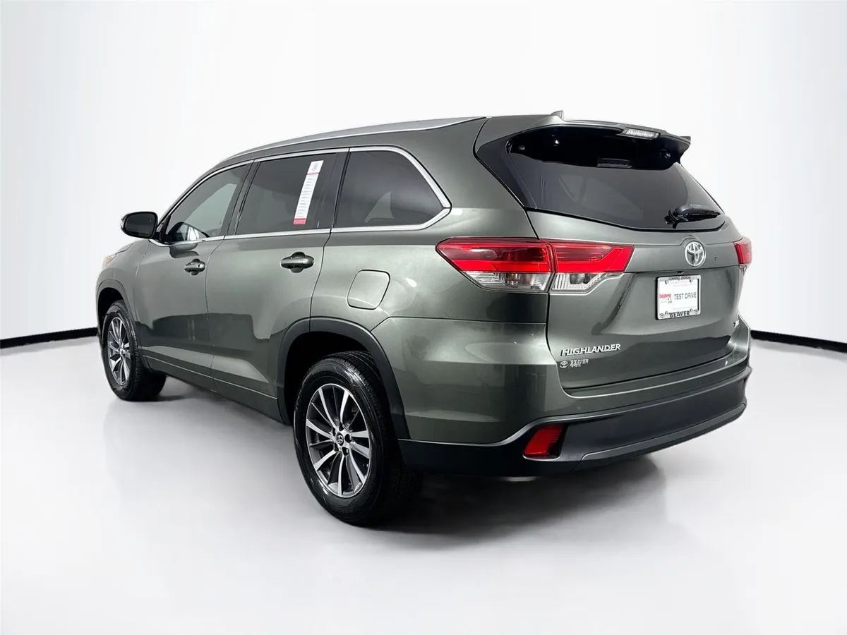 2017 Toyota Highlander XLE thumbnail 13