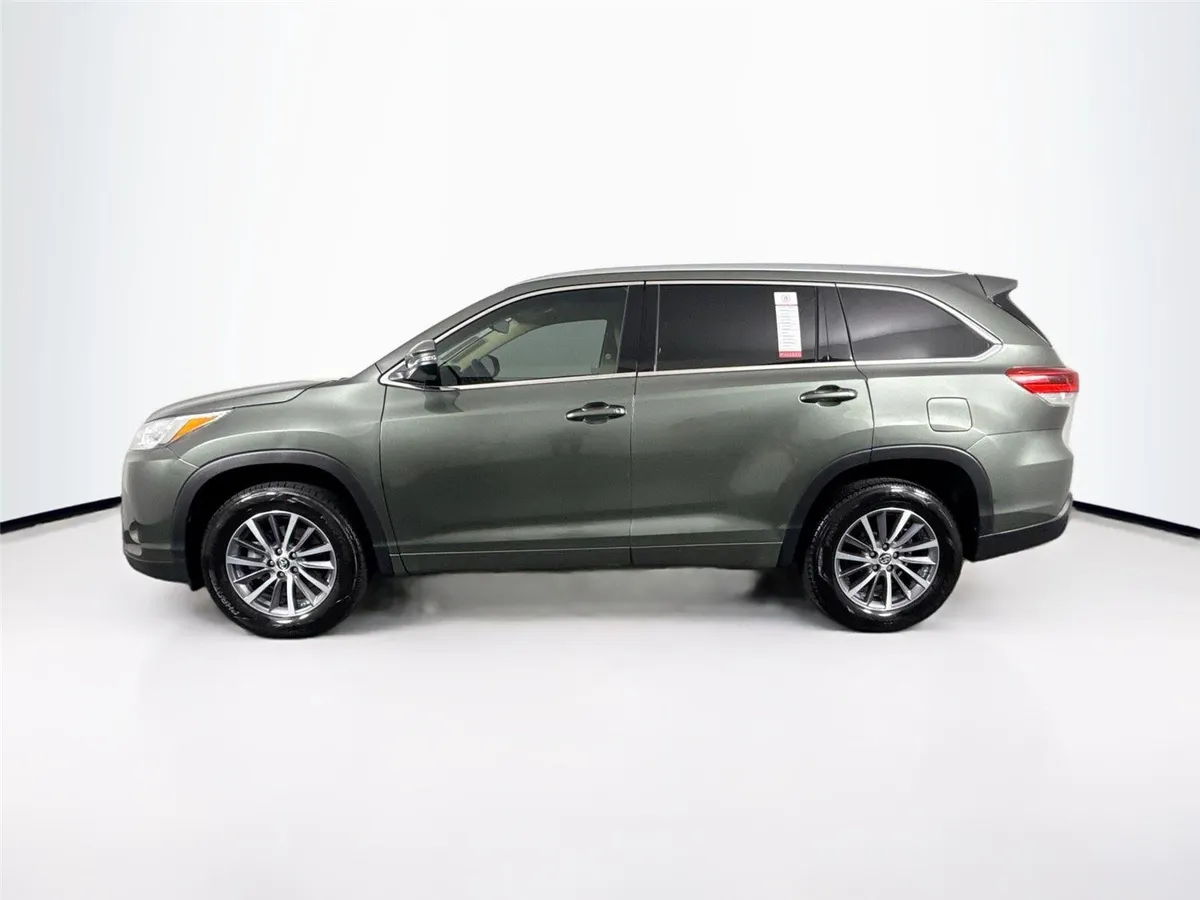 2017 Toyota Highlander XLE thumbnail 14