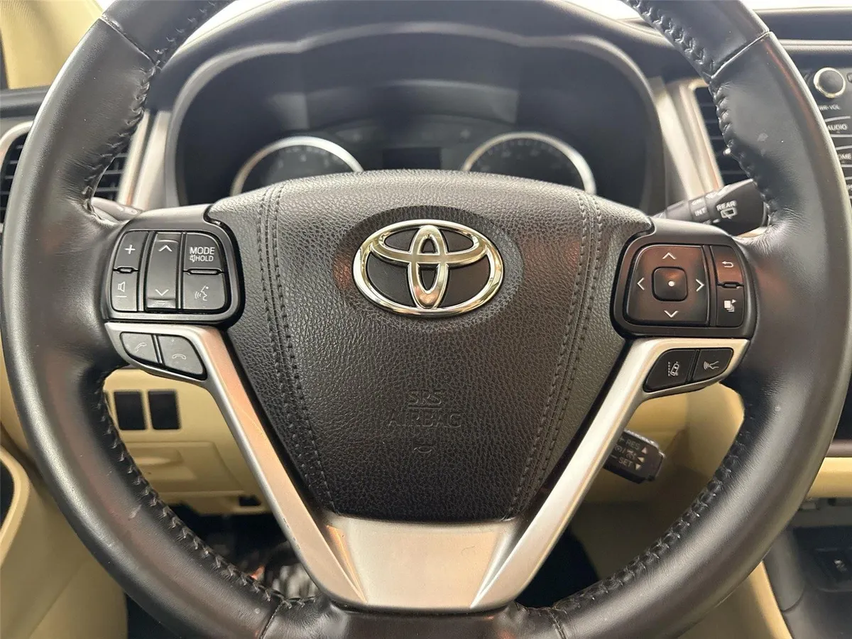 2017 Toyota Highlander XLE thumbnail 17