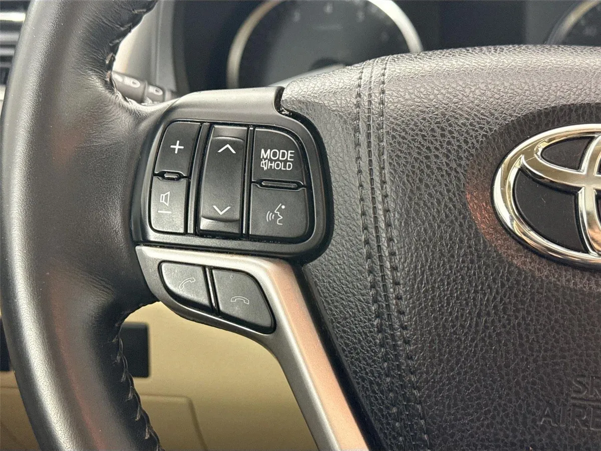2017 Toyota Highlander XLE thumbnail 18