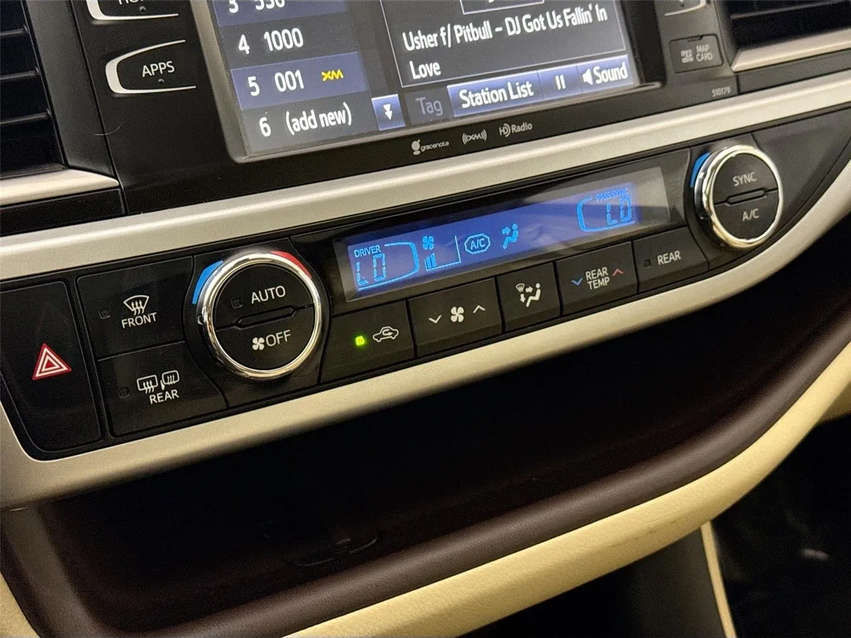 2017 Toyota Highlander XLE thumbnail 26