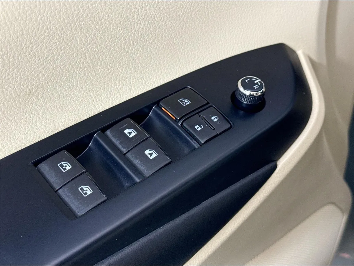 2017 Toyota Highlander XLE thumbnail 28