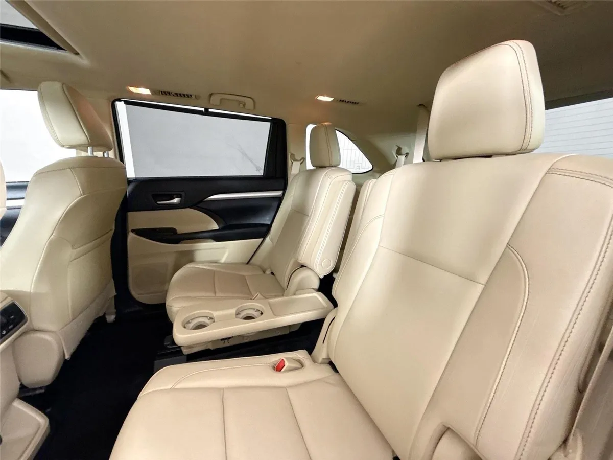 2017 Toyota Highlander XLE thumbnail 30