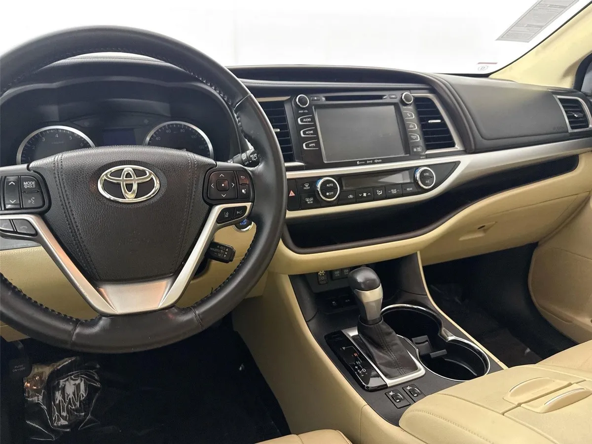 2017 Toyota Highlander XLE thumbnail 32