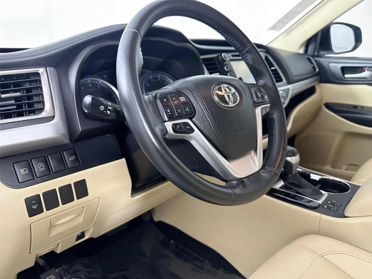 2017 Toyota Highlander XLE thumbnail 4