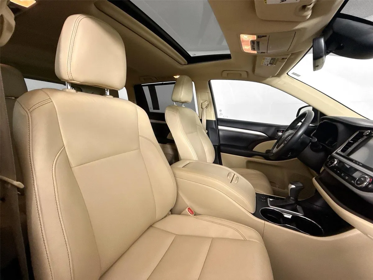 2017 Toyota Highlander XLE thumbnail 41