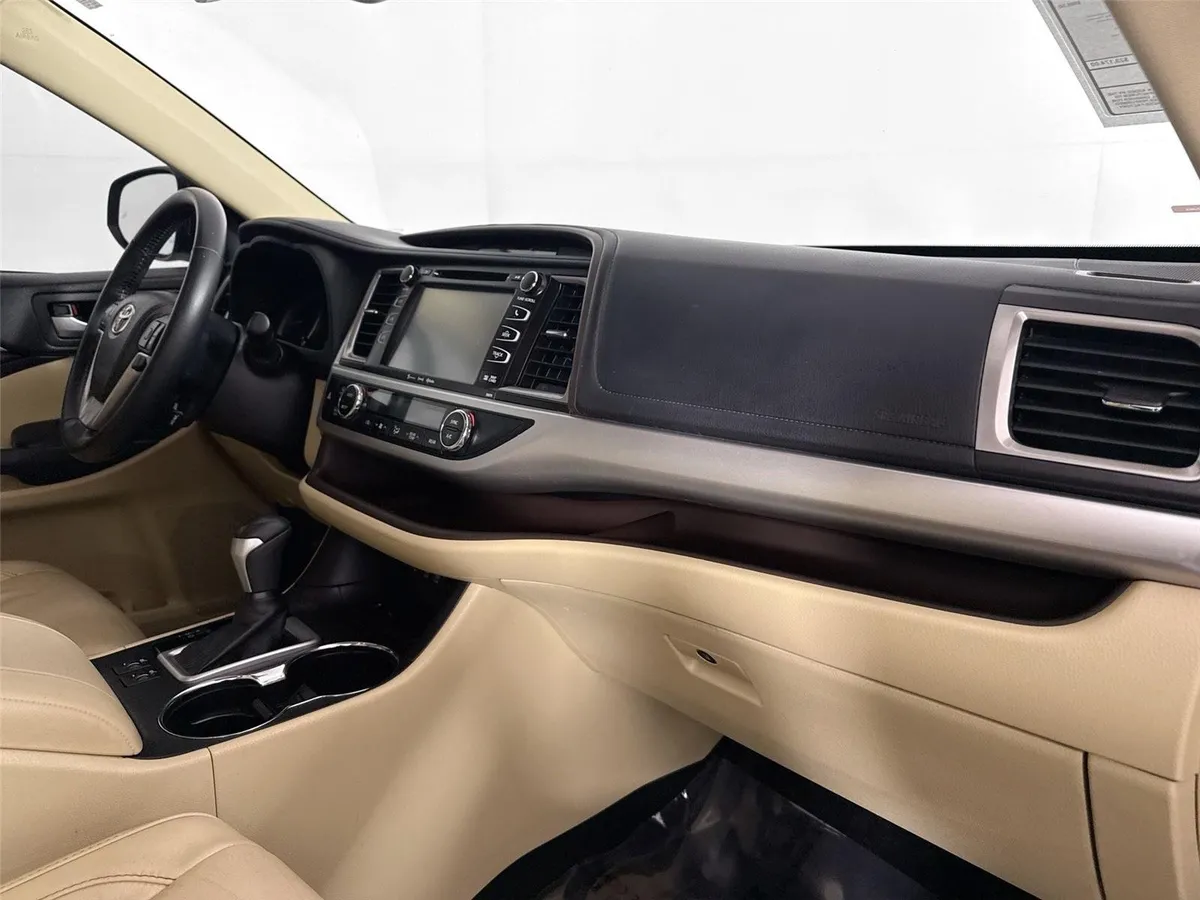 2017 Toyota Highlander XLE thumbnail 42