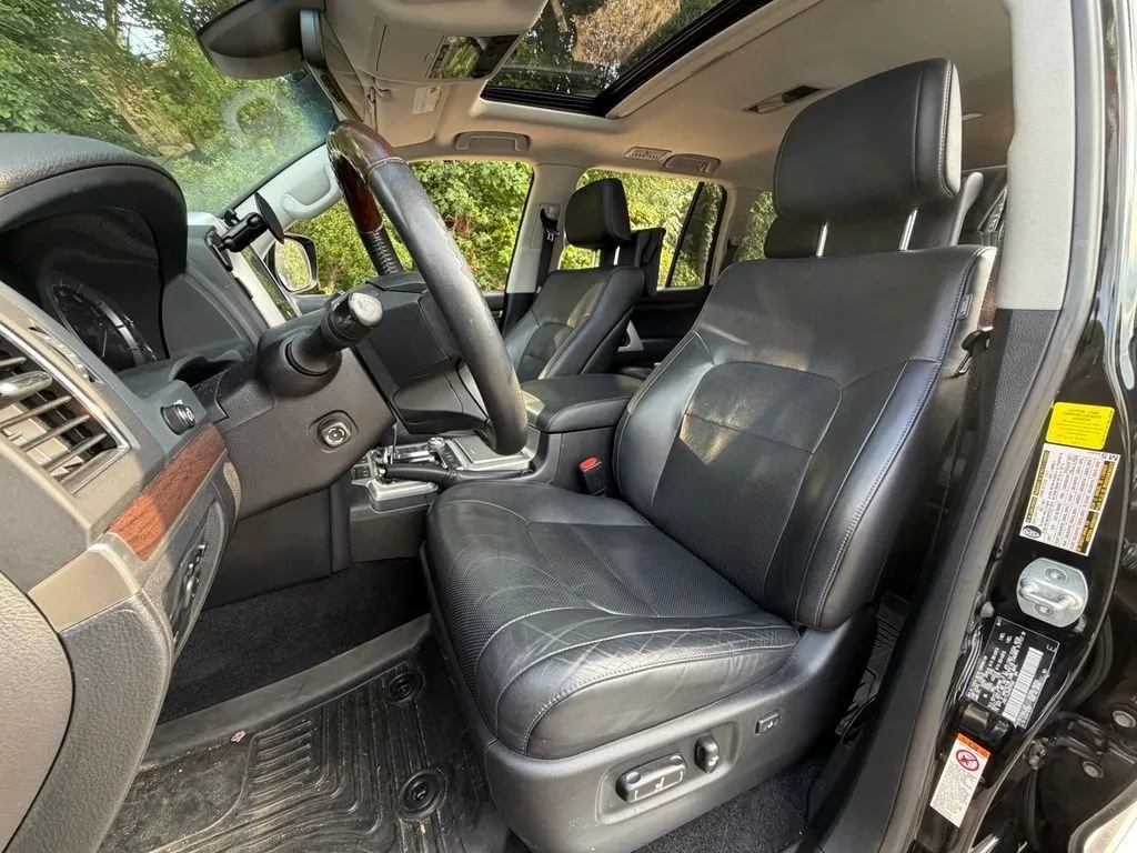 2017 Toyota Land Cruiser Base thumbnail 10
