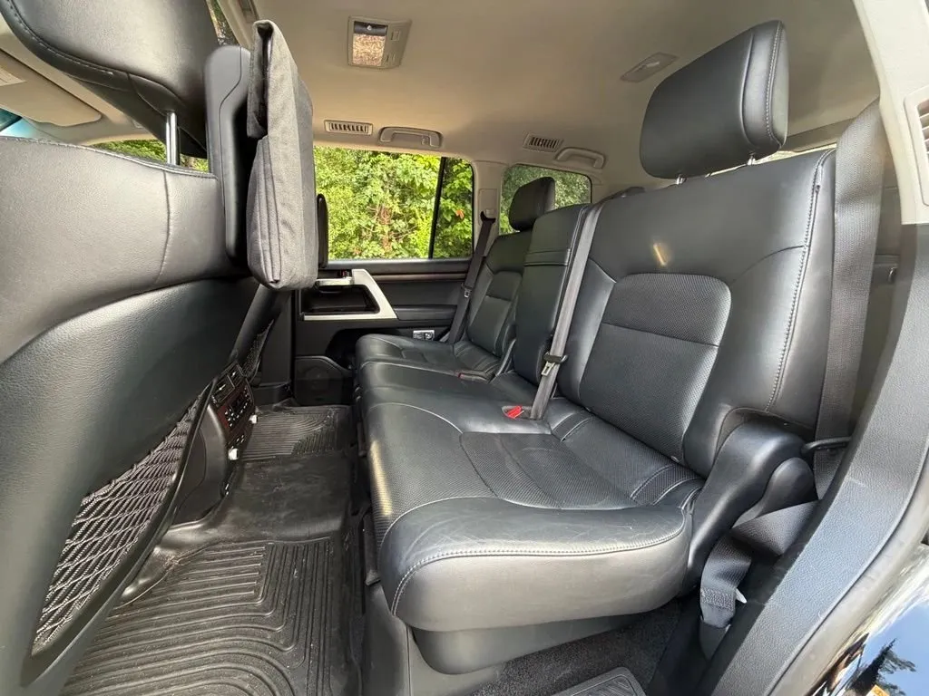2017 Toyota Land Cruiser Base thumbnail 11