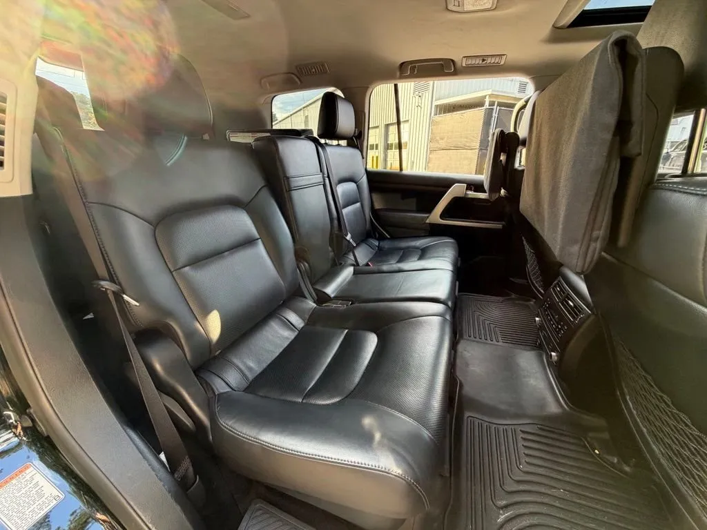 2017 Toyota Land Cruiser Base thumbnail 13