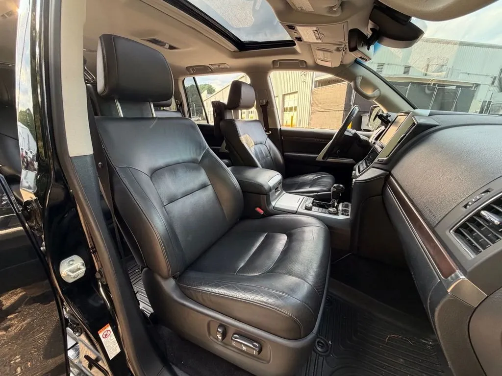 2017 Toyota Land Cruiser Base thumbnail 15