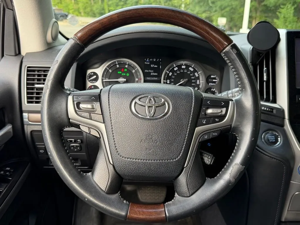 2017 Toyota Land Cruiser Base thumbnail 18