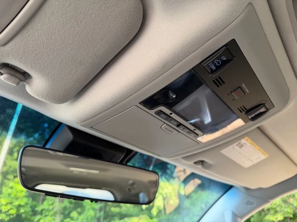 2017 Toyota Land Cruiser Base thumbnail 20