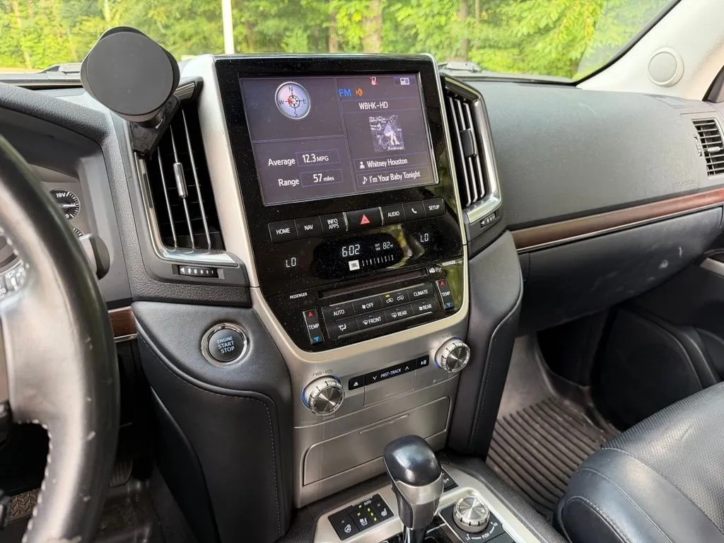 2017 Toyota Land Cruiser Base thumbnail 22