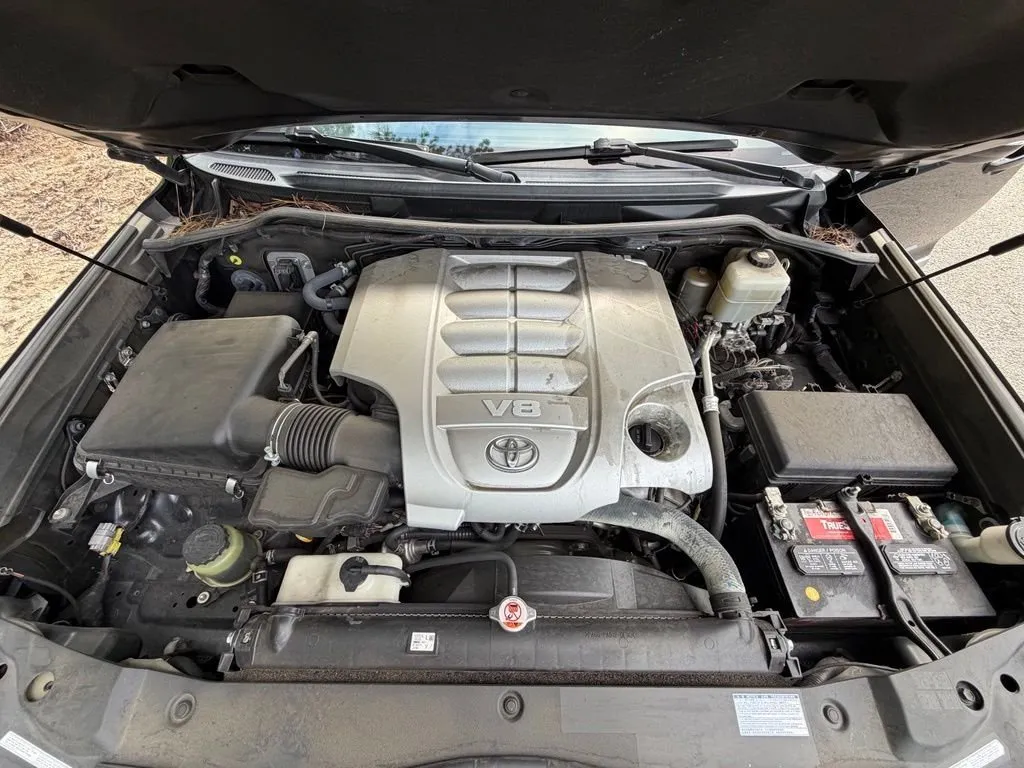 2017 Toyota Land Cruiser Base thumbnail 28