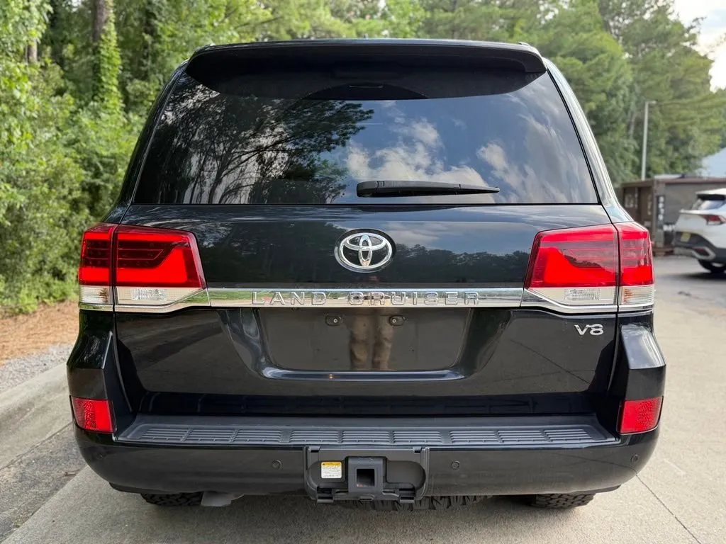 2017 Toyota Land Cruiser Base thumbnail 4